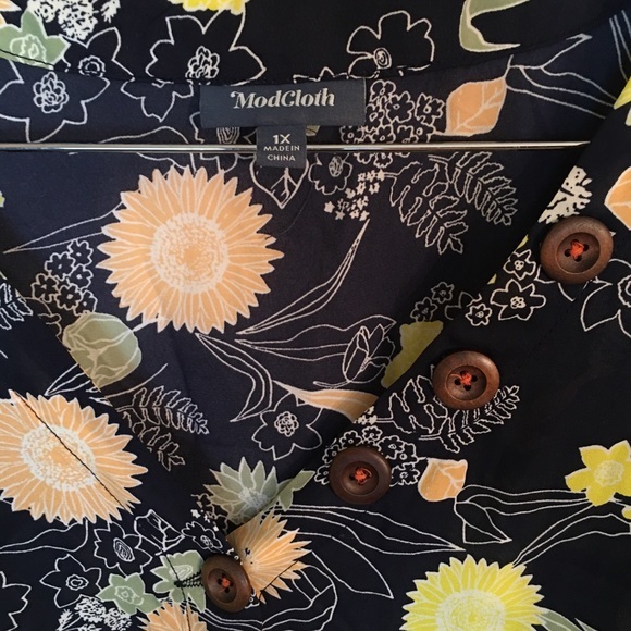 ModCloth Blue Floral With the Breeze VNeck Top 1X - Picture 5 of 10